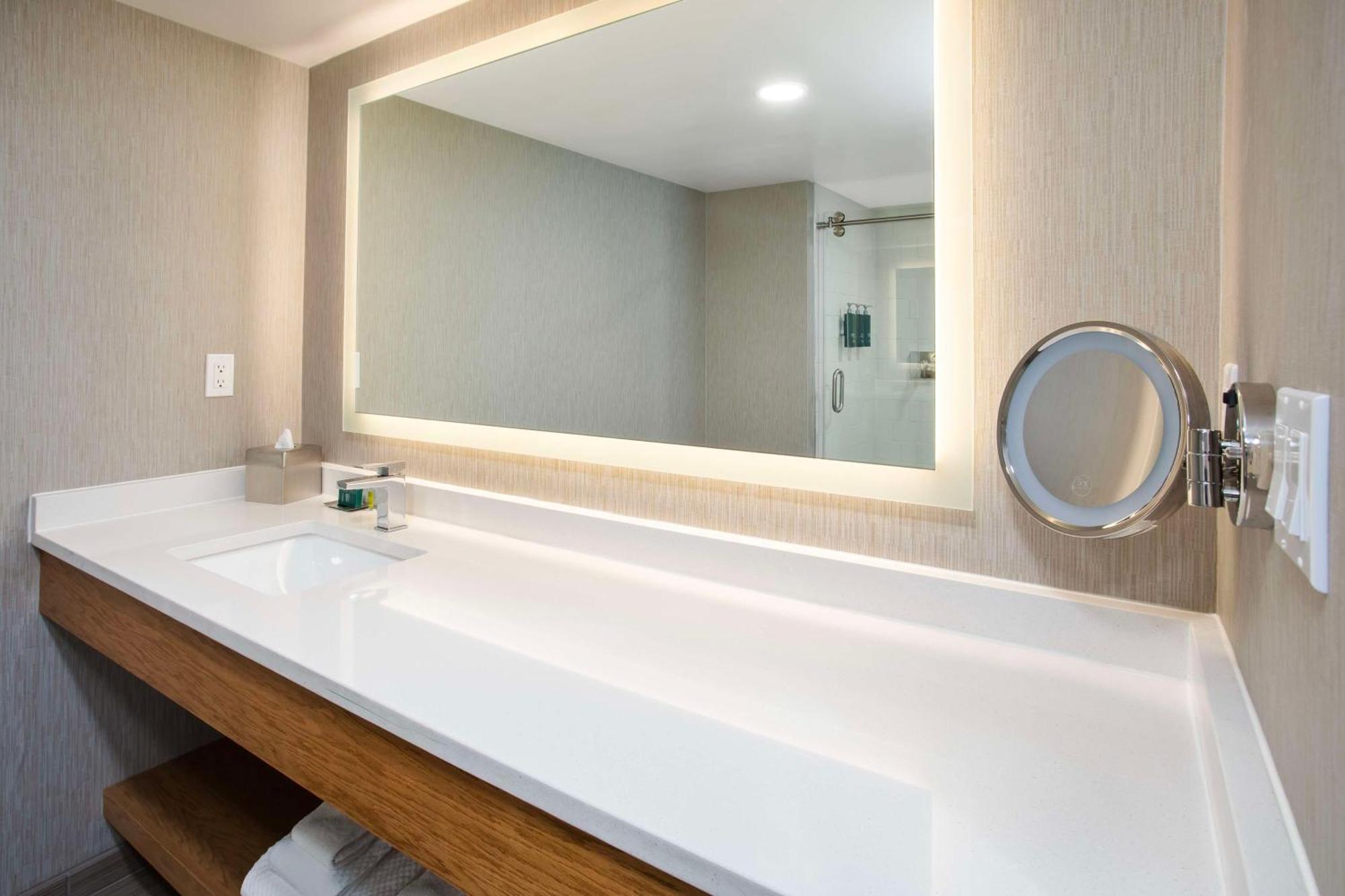 Doubletree By Hilton Lansing Hotel Luaran gambar