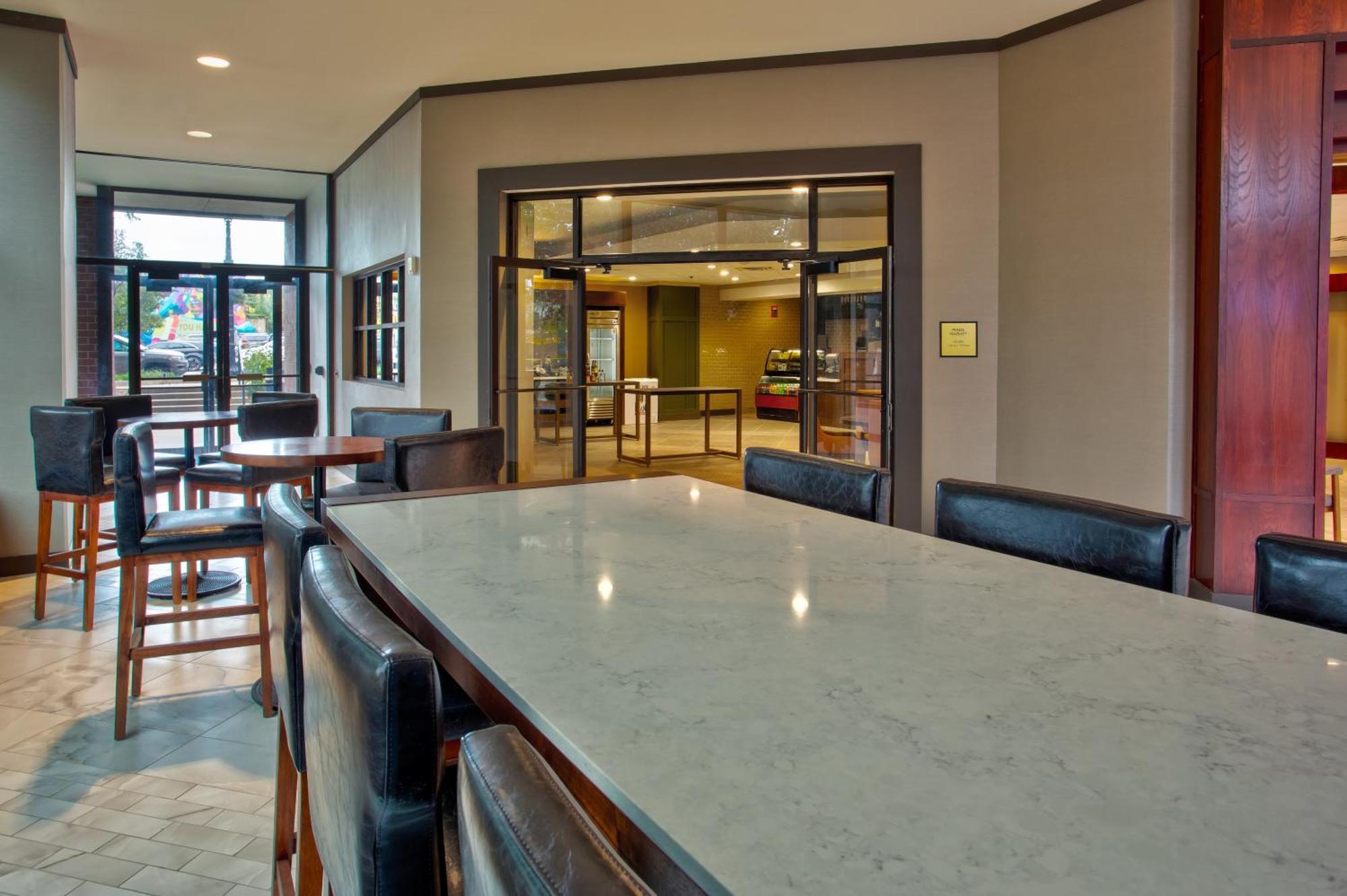 Doubletree By Hilton Lansing Hotel Luaran gambar