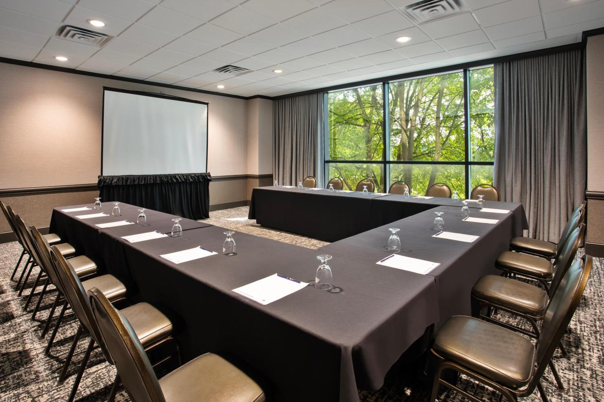 Doubletree By Hilton Lansing Hotel Luaran gambar