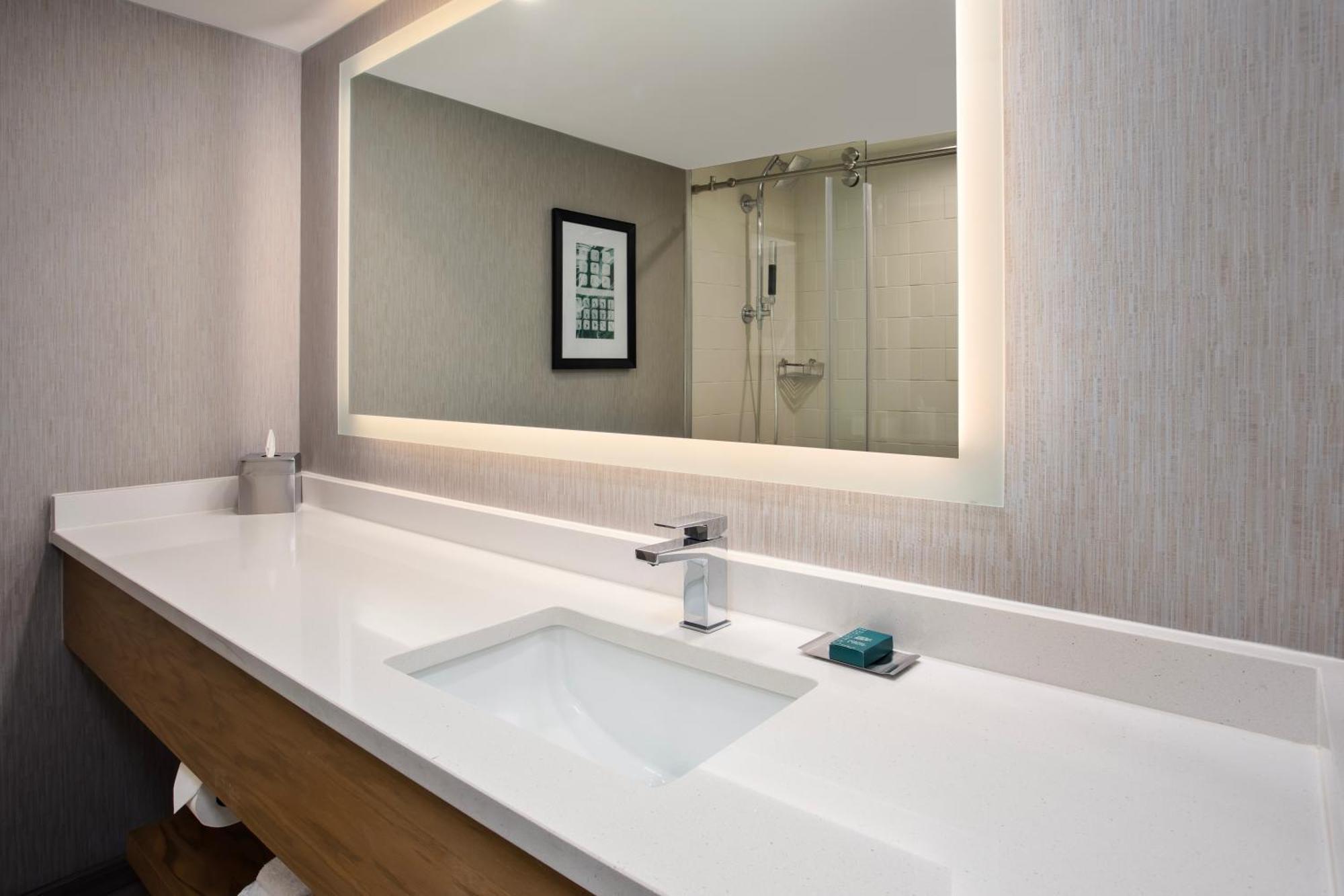 Doubletree By Hilton Lansing Hotel Luaran gambar