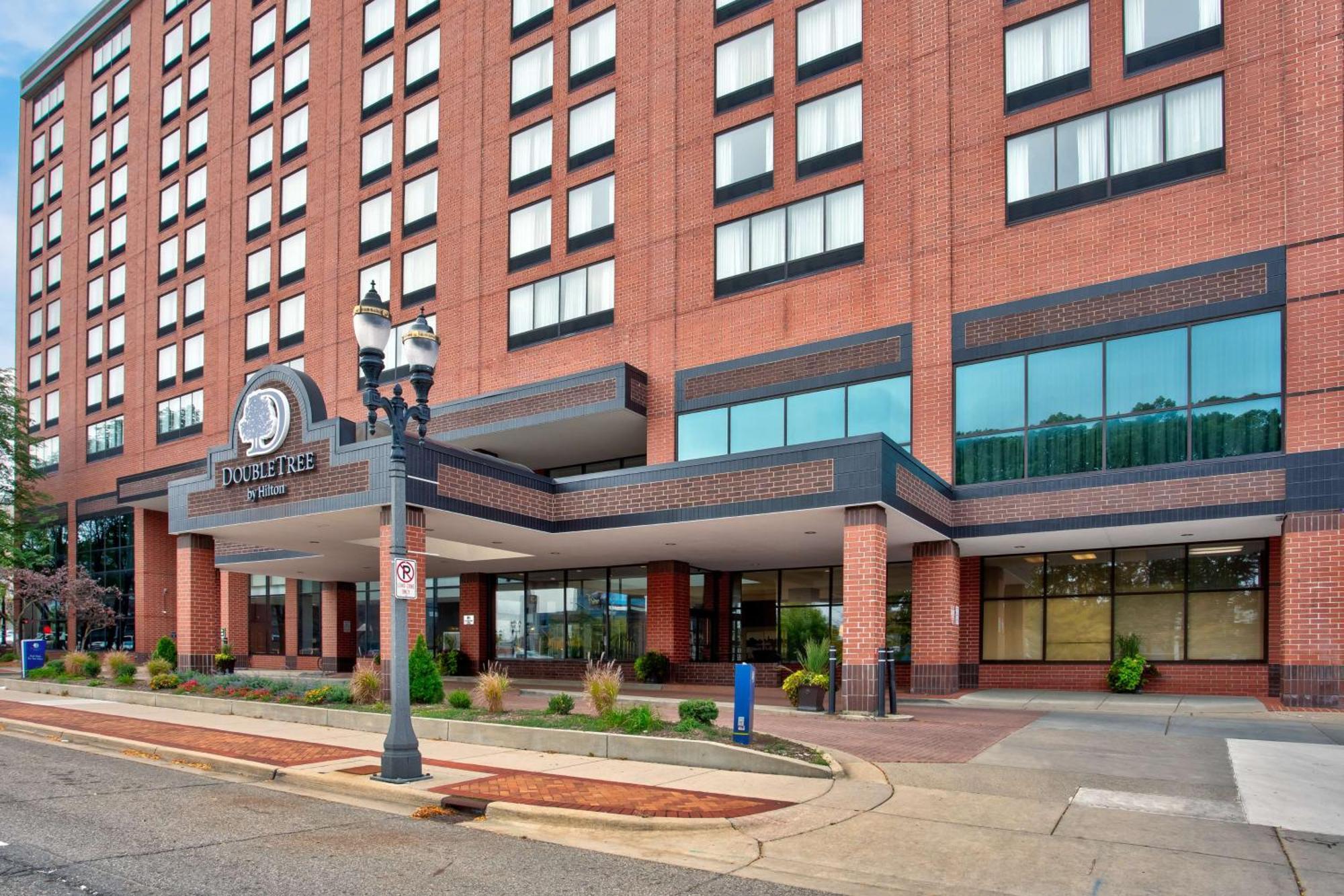 Doubletree By Hilton Lansing Hotel Luaran gambar