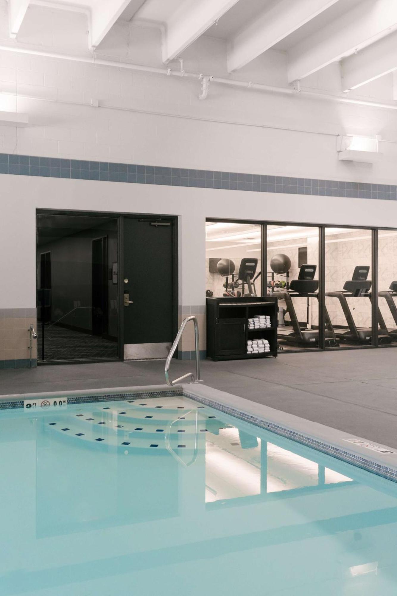 Doubletree By Hilton Lansing Hotel Luaran gambar