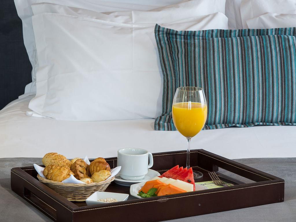 Doubletree By Hilton Lansing Hotel Bilik gambar
