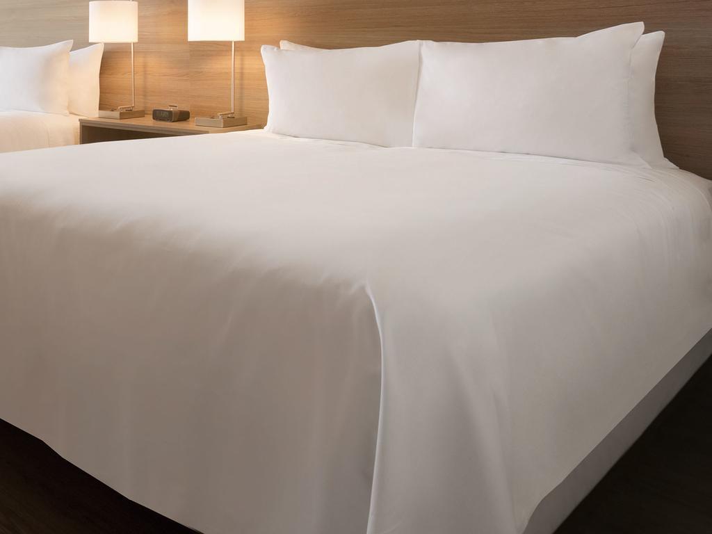 Doubletree By Hilton Lansing Hotel Bilik gambar