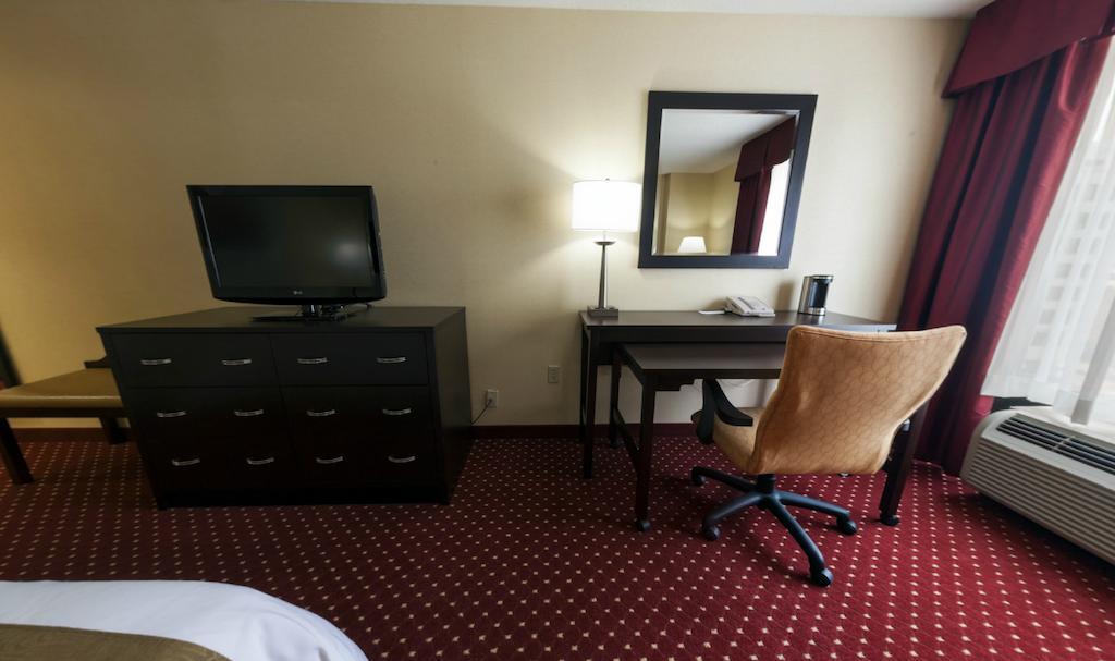 Doubletree By Hilton Lansing Hotel Bilik gambar