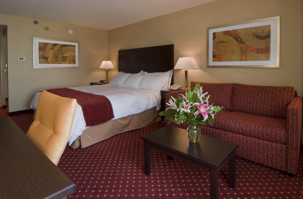 Doubletree By Hilton Lansing Hotel Bilik gambar